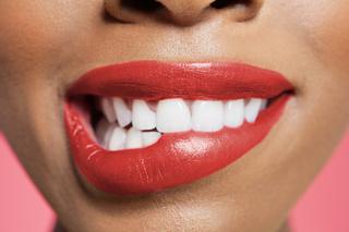 Czerwone usta - jak wykonać czerwony makijaż ust?