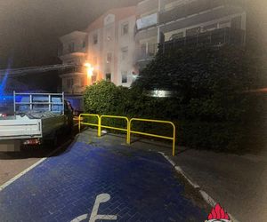 Toruń. Pożar bloku przy ul. Lubickiej. Dwie osoby wyskoczyły z okna [ZDJĘCIA]