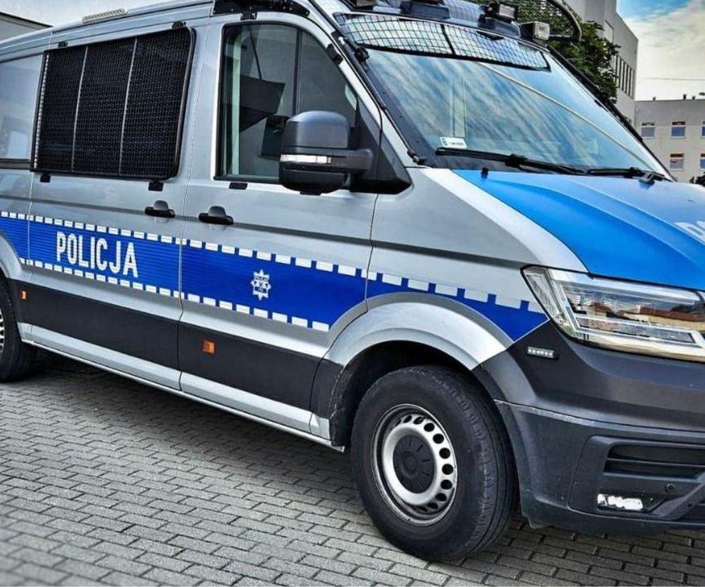 Tragiczny wieczór na placu zabaw w Inowrocławiu. Mimo reanimacji, nie udało się uratować życia mężczyzny