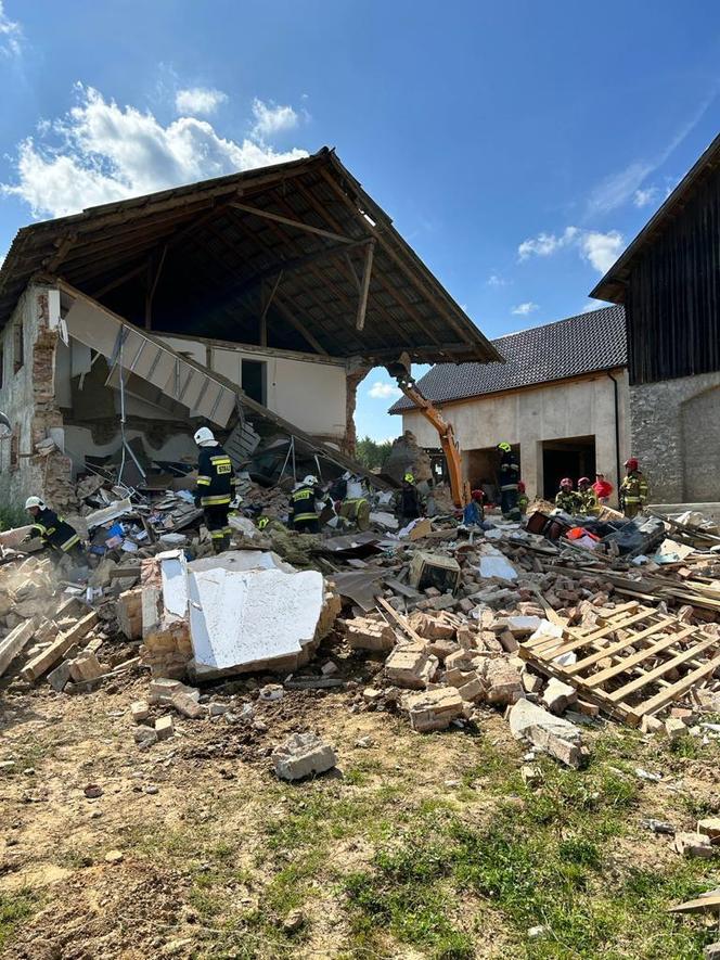 Budynek zawalił się podczas remontu. W gruzach znajdują się ludzie! 