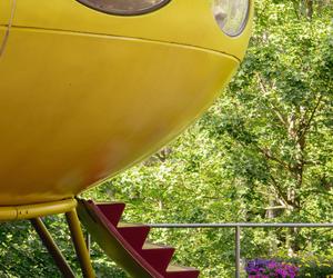 Futuro House - zdjęcia fińskiego domku letniskowego w kształcie UFO w WeeGee Exhibition Centre