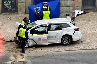 Śmiertelny wypadek w centrum Warszawy. Kierowca wjechał w ścianę tunelu