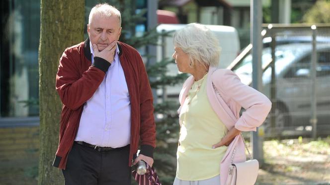 Barwy szczęścia odc. 1975. Jaworski (Jacek Kałucki), Krystyna Złota (Hanna Bieluszko)