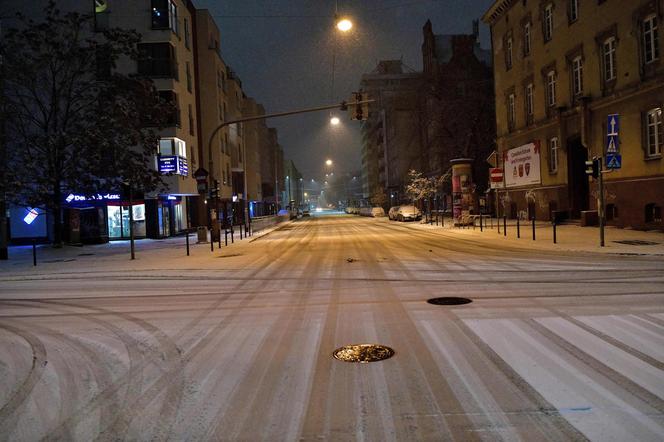 Atak zimy w Polsce! Śnieg zasypał miasta i wsie [ZDJĘCIA]