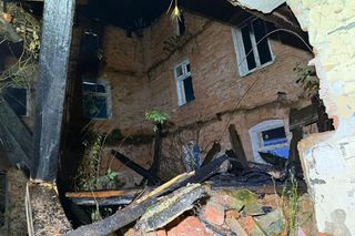 Ściana zawaliła się na drogę