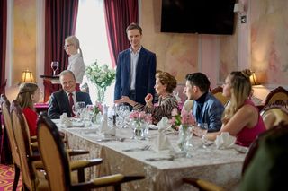 Na Wspólnej odc 4044. Daria (Patrycja Topajew), Tadeusz (Jakub Pruski), Andrzej Zakościelny (Dariusz Niebudek), Justyna (Magdalena Kacprzak), Marysia (Zuzanna Wieleba), szef (Leszek Służewski)