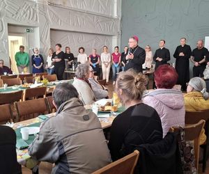 Wielkanocne spotkanie w Szczecinku. Blisko 100 potrzebujących osób przy wspólnym stole