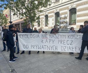 Wielki protest pod urzędem miasta w Łodzi. Broń lasów Lublinka