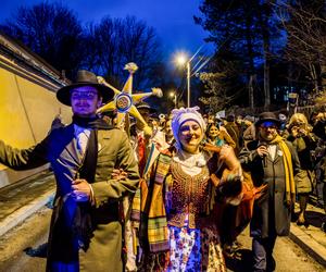 Tradycyjny korowód z turoniem i gwiazdą w Bronowicach. Wydarzenie kończy obchody Roku Tetmajera [ZDJĘCIA]
