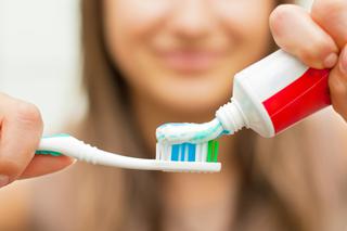 Jak często myć zęby? Dentyści BEZLITOŚNI