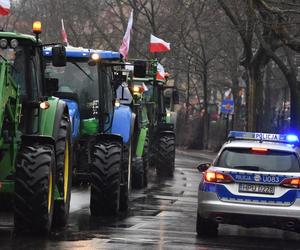 Protest rolników 2024. Ciągniki rolników blokują wjazdy do Poznania