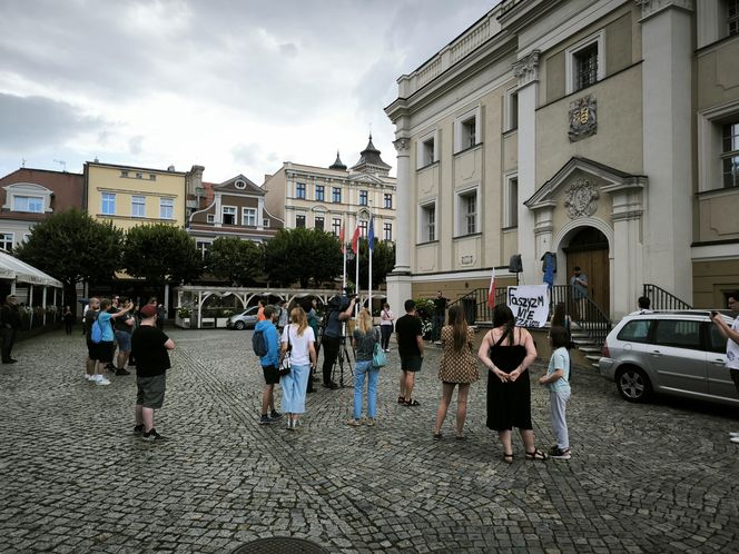 Manifestacja przeciwko niechęci do imigrantów w Lesznie 
