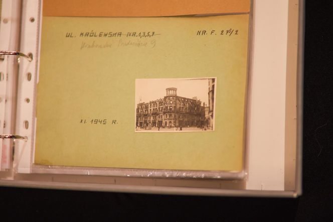 Zbiór fotografii dokumentujących zniszczoną Warszawę