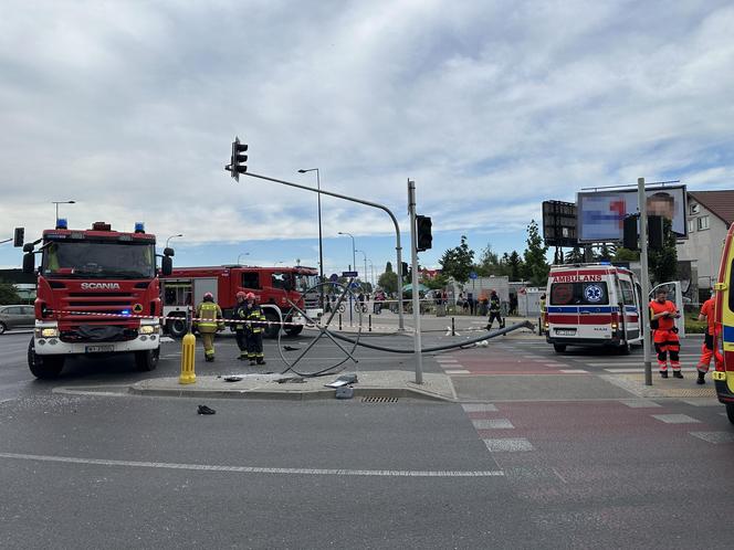 Przeleciał kilkadziesiąt metrów. W stanie krytycznym trafił do szpitala. Przerażające okoliczności potrącenia na Targówku