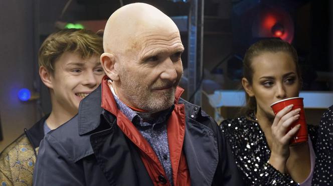 Barwy szczęścia, odc. 2045. Tolek (Marek Siudym), Oliwka (Wiktoria Gąsiewska), Tymon (Jakub Wróblewski)