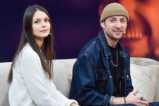 Zwycięzca The Voice of Poland odlicza dni do ślubu i budowy domu. Kim jest jego narzeczona?