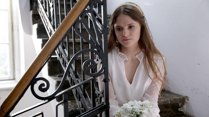 22-letnia gwiazda M jak miłość bierze ślub?! Monika Mielnicka pokazuje suknię ślubną i już odlicza dni - WIDEO, ZDJĘCIA