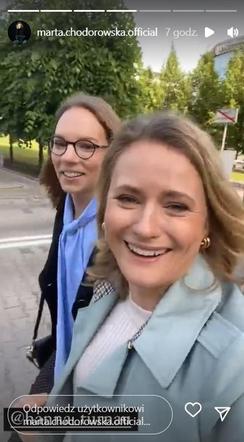 M jak miłość na planie. Julia (Marta Chodorowska), Sylwia (Hanna Turnau)