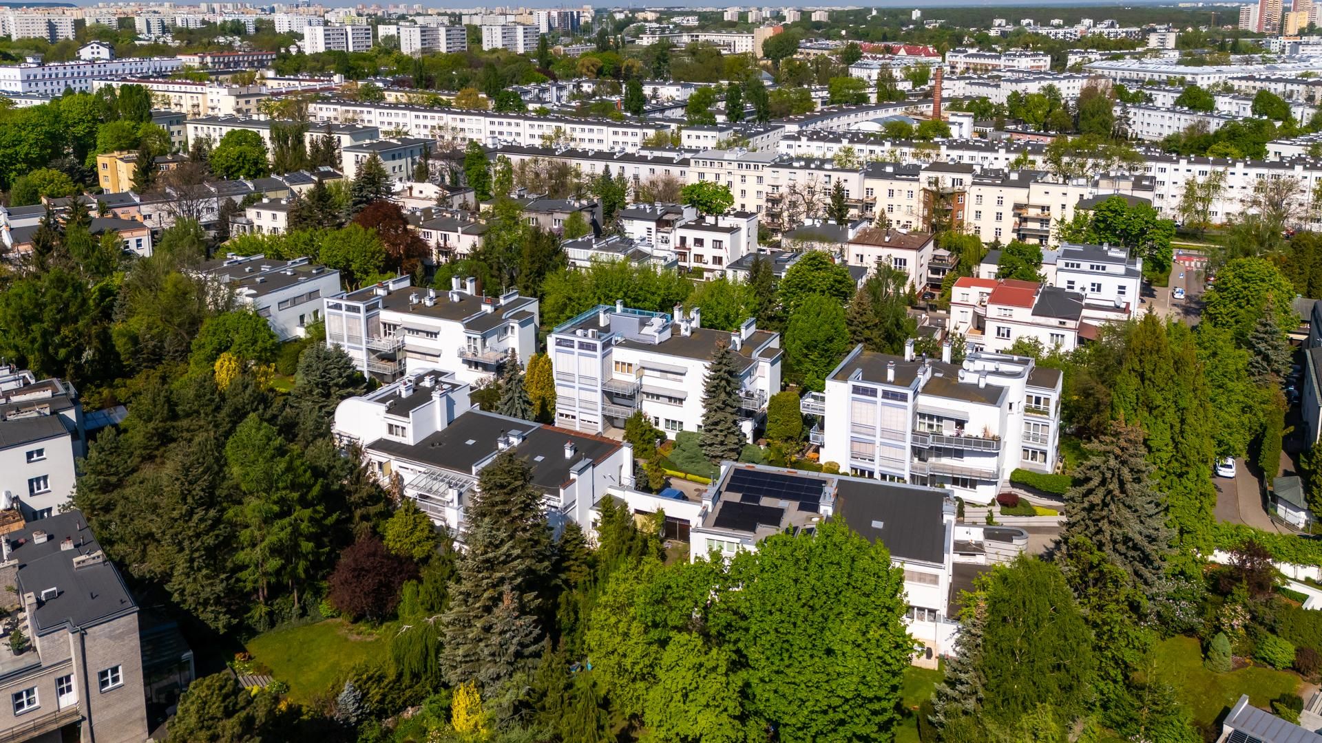 Osiedle przy Hozjusza w Warszawie z lat 90. Projekt: JEMS