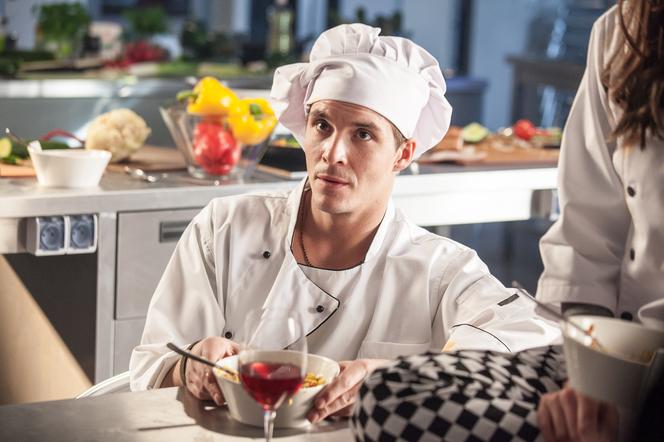 To nie koniec świata 2 sezon odcinek 16 (odc. 3). Aleks (Mikołaj Roznerski)