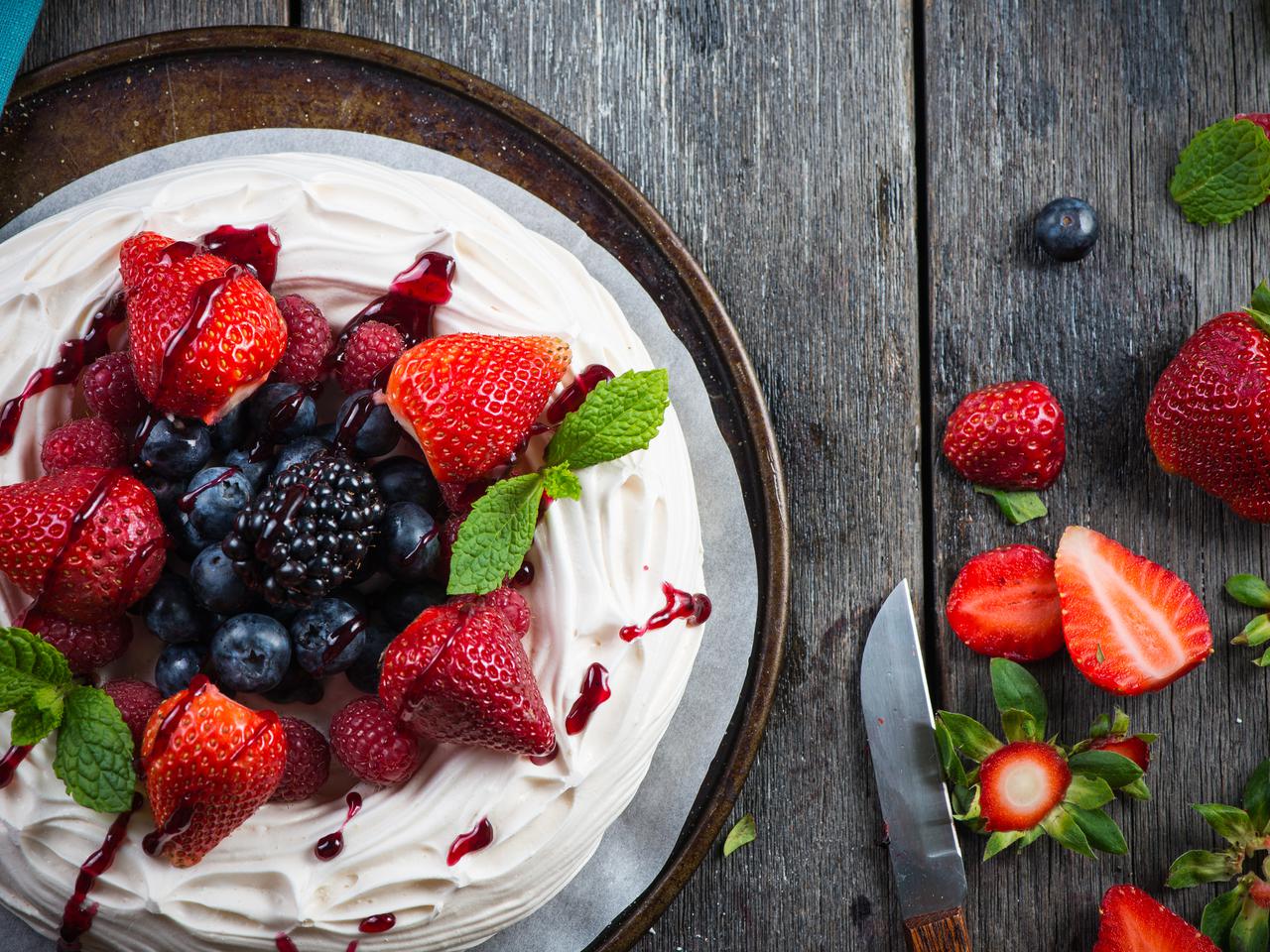 Tort bezowo-owocowy w 15 minut - pomysłowy przepis