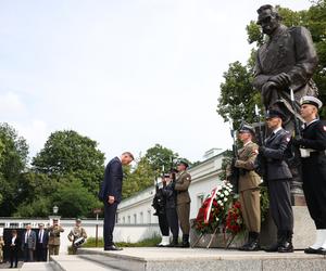 Andrzej Duda złożył kwiaty pod pomnikiem Józefa Piłsudskiego