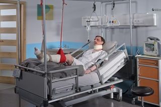 Pierwsza miłość - Fryderyk zostaje dotkliwie pobity! Czy za wszystkim stoi zazdrosny Bartek?