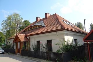 To jedno z najpiękniejszych miast w woj. małopolskim. Leży obok Krakowa, kiedyś księża leczyli w nim wodą