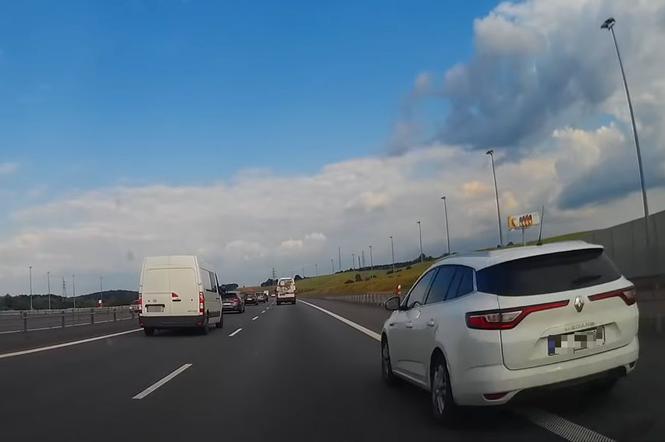 Wyprzedzanie prawym pasem na autostradzie