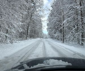 Zima (nie) zaskoczy drogowców? Sprzęt, piasek i sól czekają na mróz i śnieg w Olsztynie