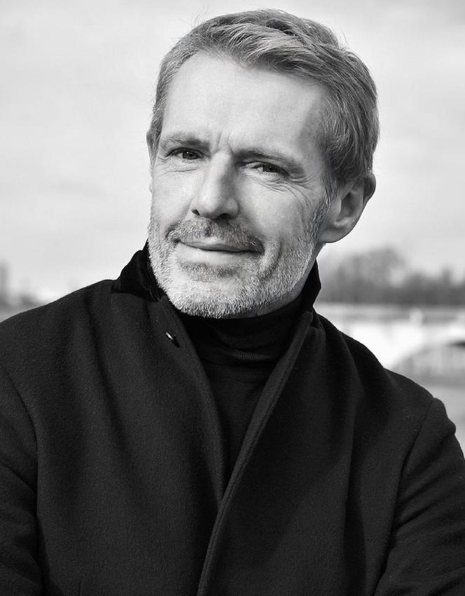 Lambert Wilson, który wcieli się w Króla Ludwika Filipa I.