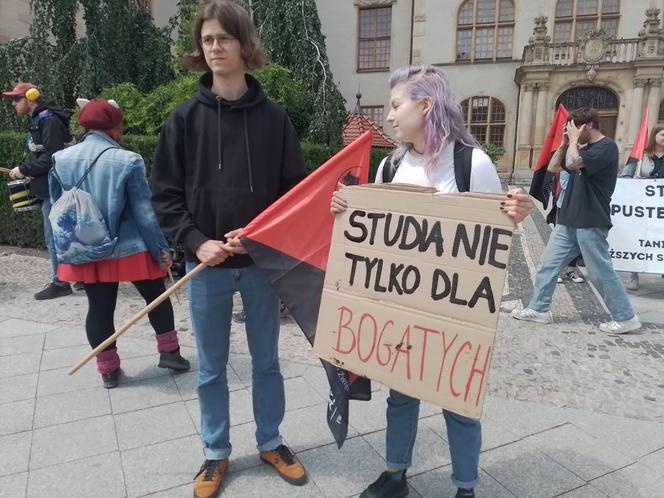 Protest studentów przed rektoratem UAM