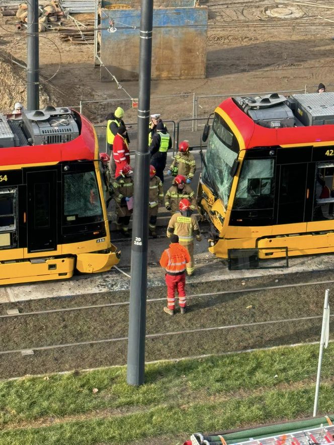 Zderzenie dwóch tramwajów w Warszawie. Wiele osób rannych