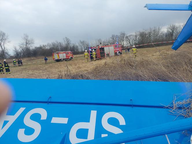 Szokujący wypadek pod Tarnowem! Awionetka wylądowała na dachu. Pilot w szpitalu [ZDJĘCIA]
