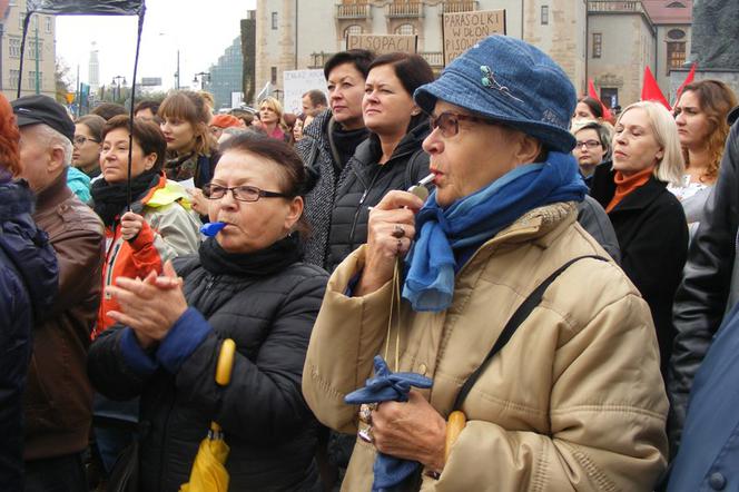 Czarny i biały protest w Poznaniu