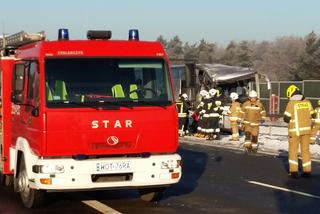 Zderzenie autokarów pod Warszawą. Jednym z nich jechały dzieci