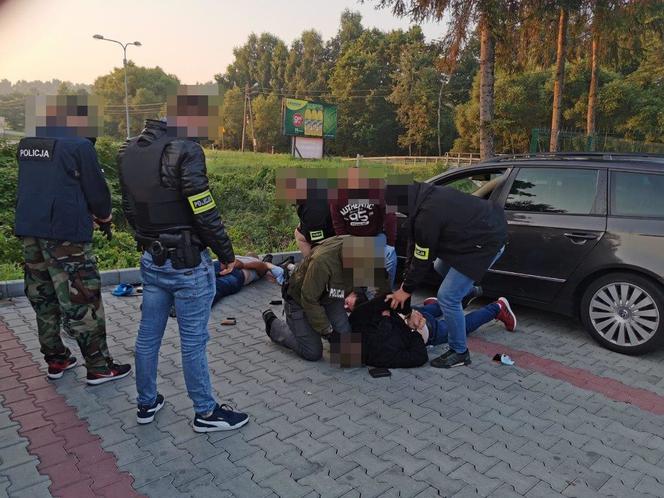 Członkowie szajki wylądowali na glebie. Trzej Rumuni zatrzymani