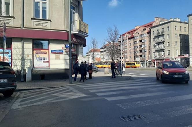 Mieszkańcy w panice wypłacają pieniądze z banków