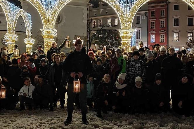 Betlejemskie Światełko Pokoju rusza w drogę po Nowym Sączu  i regionie