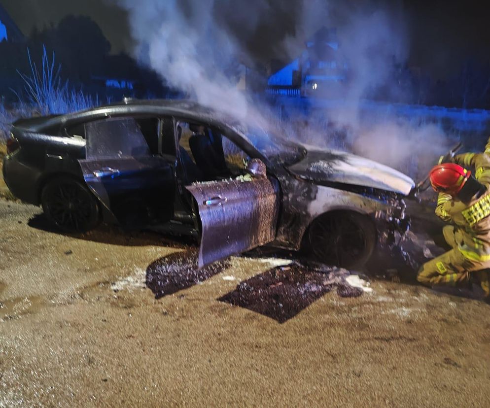 Nocny pożar BMW w Starachowicach