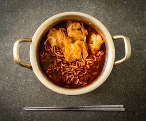 Pomysł na obiad na szybko. Azjatycki makaron w kilku krokach