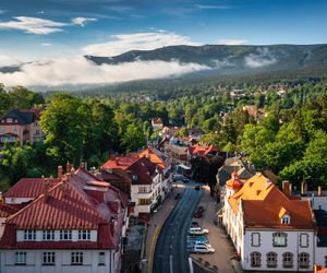 Najdroższe kurorty: Świnoujście, Międzyzdroje, Sopot, Mikołajki, Olsztyn, Kraków, Zakopane, Szczawnica, Szklarska Poręba, Świeradów Zdrój, Karpacz