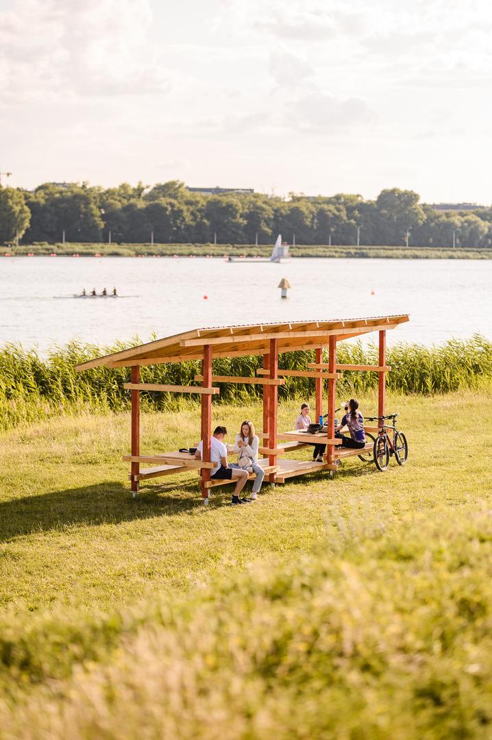 Warsztaty Mood for wood 2023 w Poznaniu – projekt „PIC WAVE” grupy pod kierunkiem Aleksandra Wadasa