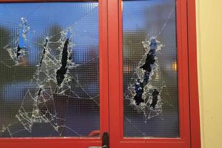 Po ulicach Bydgoszczy biega mężczyzna z siekierą. Policjanci jeszcze go nie namierzyli 