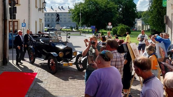 Odsłonięcie tablicy Krzesimira Dębskiego w Zamojskiej Alei Sław