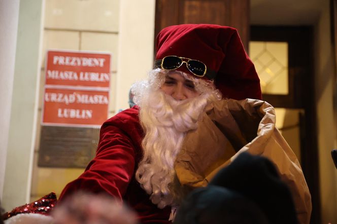 Boże Narodzenie 2024. Światełka oświetliły choinkę na pl. Łokietka w stolicy woj. lubelskiego! Tak się prezentuje