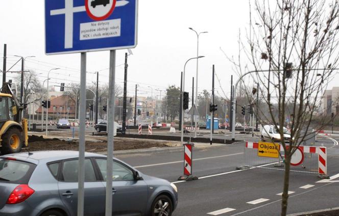 Trwają prace na placu Niepodległości w Toruniu. Wiemy, kiedy się zakończą