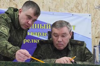 Putin gromadzi sprzęt 50 km od granicy z NATO! Wszystko widać na zdjęciach!