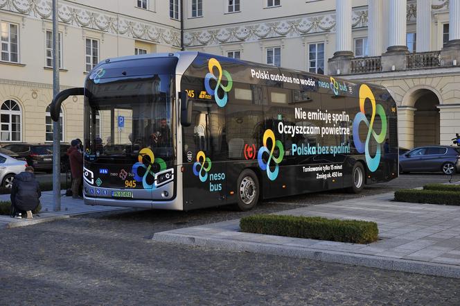 Trzaskowski pochwalił się autobusem na wodór. Miasta nie stać na jego zakup 