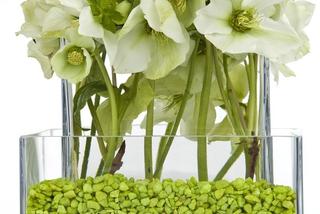 Kompozycje kwiatowe w szklanych wazonach. Ciekawe aranżacje z kwiatów ciętych. Inspiracje